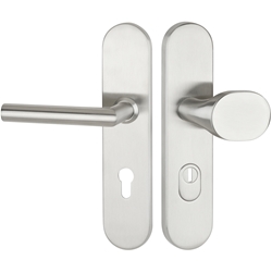 HT-EN2-Schutzwechselgarnitur 1802 BASIC 02, mit Langschild 2091 KSH, Knopf 3128 gekröpft, PZW 92mm, TS 64-77mm, Drücker Ø 22mm, ZA für Zylinderüberstand 8-15mm, Oberfl. 60 (Edelstahl matt) Nr. 35866
