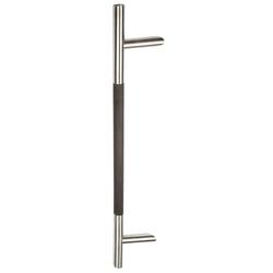 Stoßgriff Serie 8010 Holz Ø 30mm, L 900mm, BA 600mm, 2 schräge Stützen, inkl. einseit. Befestigung, Holzeinsatz 400mm Länge, Oberfl. 60/EID (Edelstahl matt/Eiche dunkel geb.) Nr. 24625