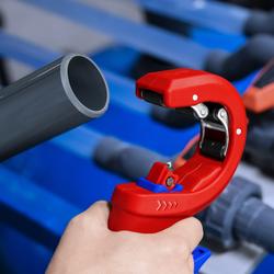 Knipex DPT50 Rohrschneider für dickwandige Kunststoffrohre, auch kerngeschäumt Schneiden und Anfasen in einem Schritt mit Kunststoff überzogen 202 mm (SB-Karte/Blister) Nr. 90 23 02 BK