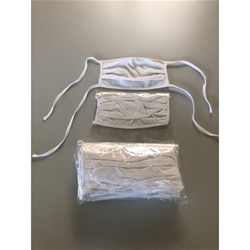 Mund-Nasen-Maske weiß, 2-lagig 100 % Baumwolle, 150g/m², waschbar bis 95 ° / rechts/links mit jeweils zwei Bändern zum Schnüren. Es handelt sich weder um ein Medizinprodukt noch um eine persönliche Schutzausrüstung (PSA). Umtausch oder Rückgabe ausgeschlossen.