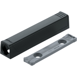 Blum TIP-ON Adapterplatte für Türen, Langversion, gerade, Schrauben, terraschwarz (VE:50) Nr. 956A1201